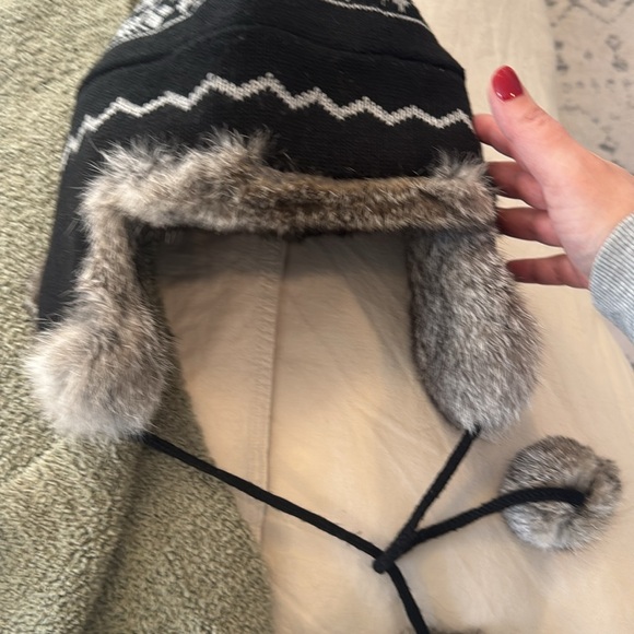 Awesome wool fur trimmed hat - Picture 3 of 6